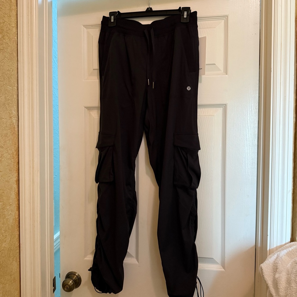 NWT lululemon Dance Studio Relaxed Fit MR Cargo Pants Black Ladies  Size Small